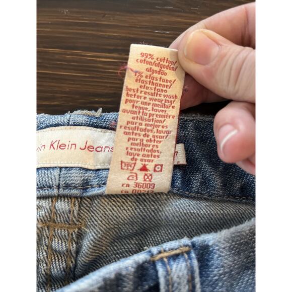 Vtg CALVIN KLEIN Womens Low Rise Denim Carpri Jeans Sz 27 Lt Wash Distressed Y2K - Picture 8 of 8